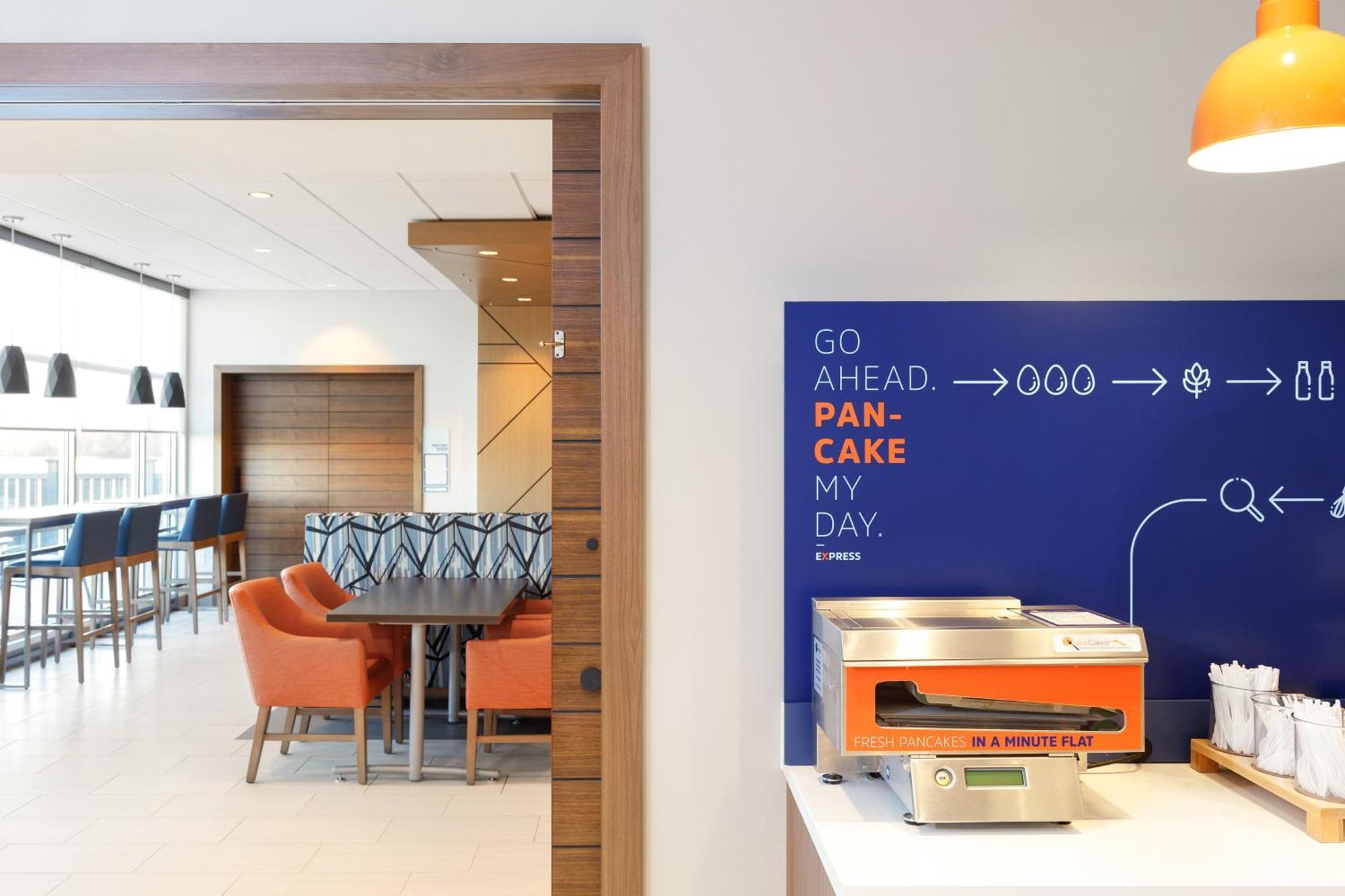 Holiday Inn Express Baltimore At The Stadiums By Ihg Exterior foto