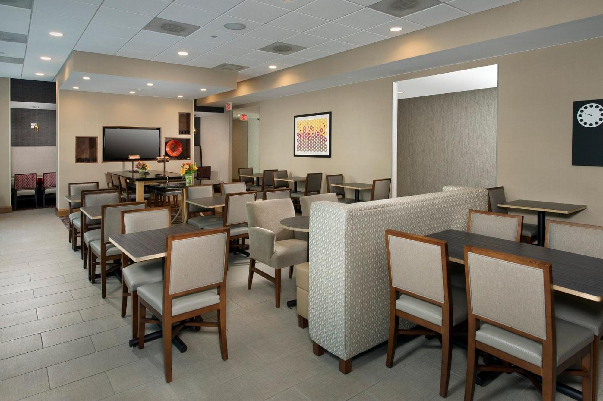 Holiday Inn Express Baltimore At The Stadiums By Ihg Exterior foto
